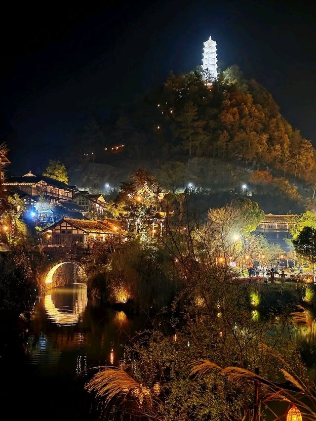 Nightfall in 乌江寨 – A Fairytale Comes to Life