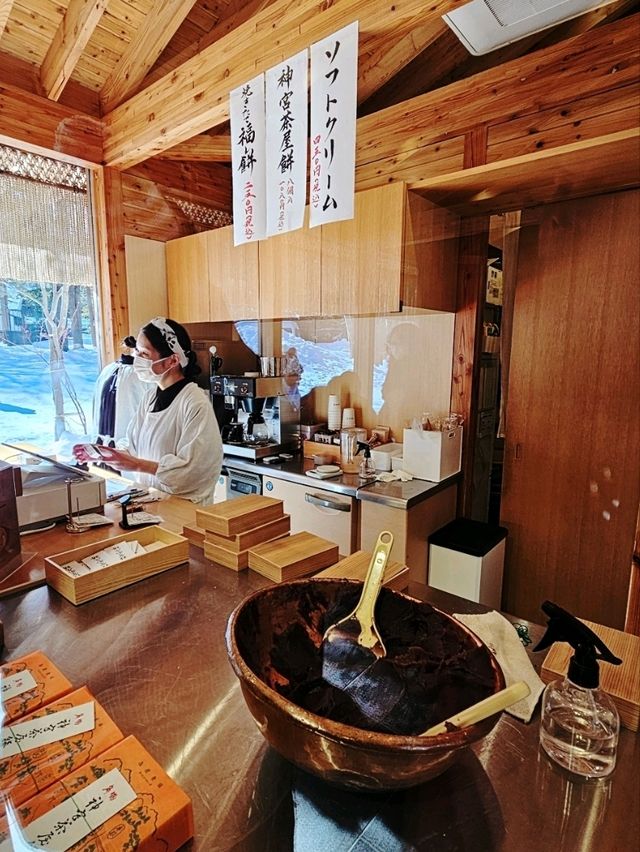 Sacred Winter Serenity at Hokkaido Shrine: A Snow‑Cloaked Shinto Retreat
