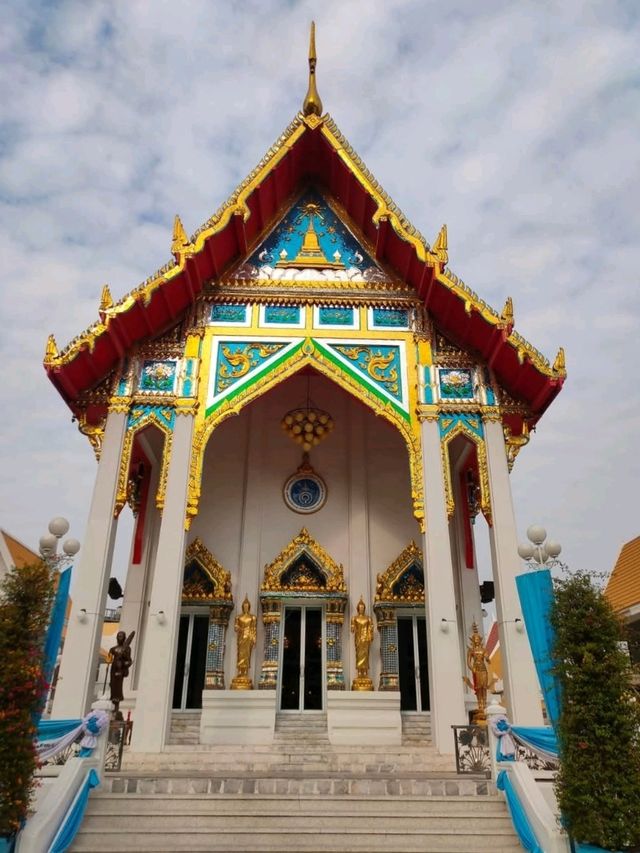 วัดสวยย่านเอกมัย วัดธาตุทอง✨️