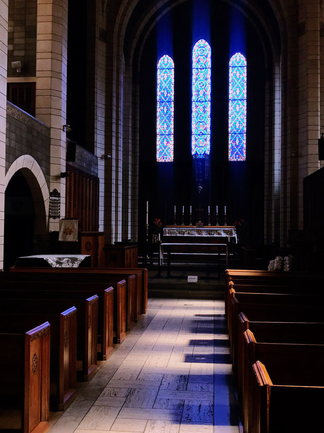 【聖路加国際大学　聖ルカ礼拝堂　St. Luke's Chapel と築地川公園　築地　東京】