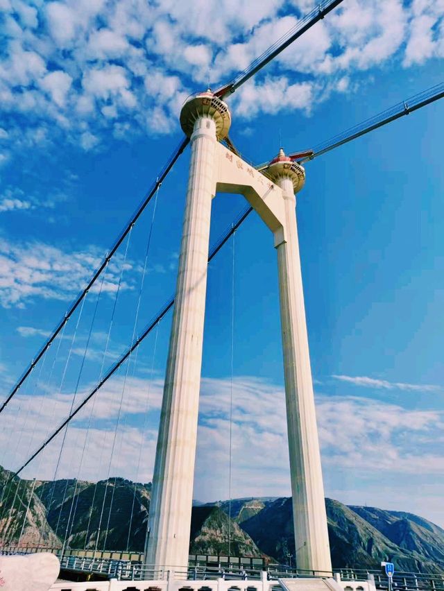 中國甘肅著名景點：劉家峽大橋，適合打卡拍照📸