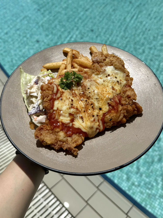 A Hidden Poolside Diner in Singapore You Didn’t Know Was Open to the Public
