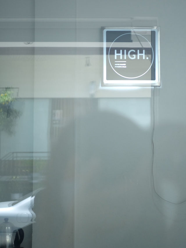 คาเฟ่นนทบุรี • High Coffee Roaster and Patissier