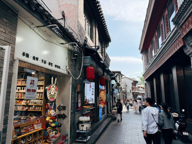 煙袋斜街的古今混搭美學暴擊✨  