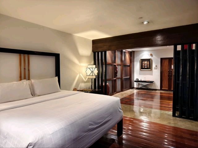 “Tropical Soul in the City: Villa Samaldi’s Secret Garden Retreat”