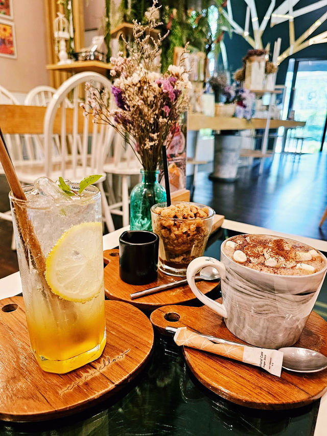 ร้าน Caramellow Café - คาเฟ่สไตล์โฮมมี่