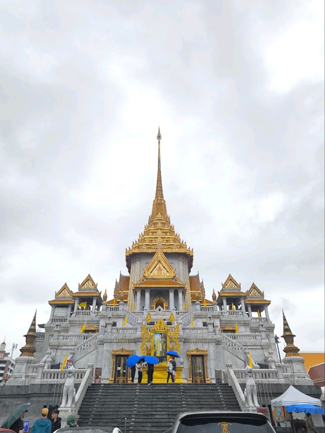 วัดไตรมิตร หรือวัดหลวงพ่อทองคำ