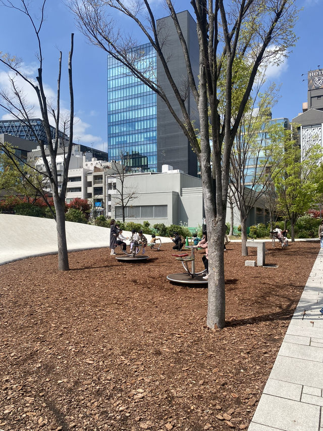 【都会の真ん中に芝生の楽園🌿】  池袋駅から徒歩5分！南池袋公園でゆったりリフレッシュデー🌞
