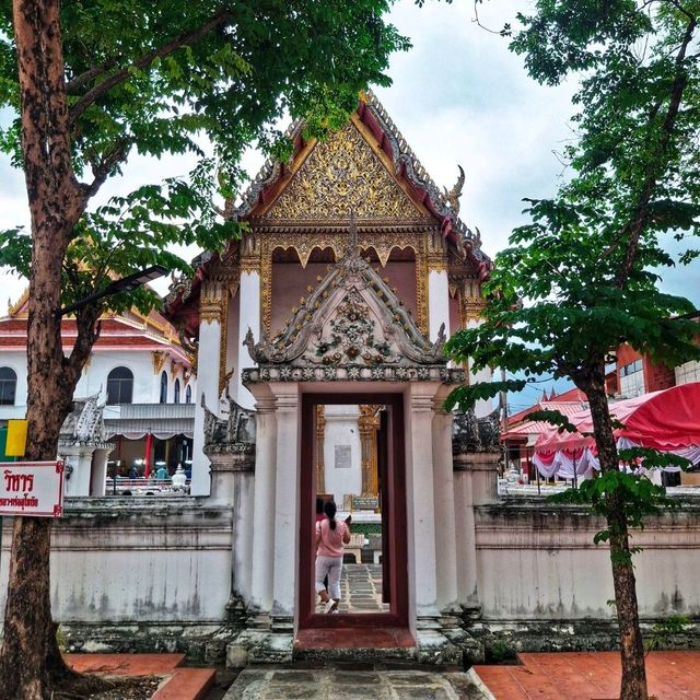 สักการะหลวงพ่อสุโขทัยที่นนทบุรี