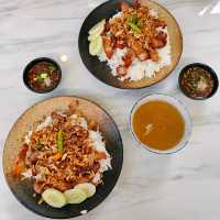 ร้านหมูทอดกระเทียมพิมาน 🥓