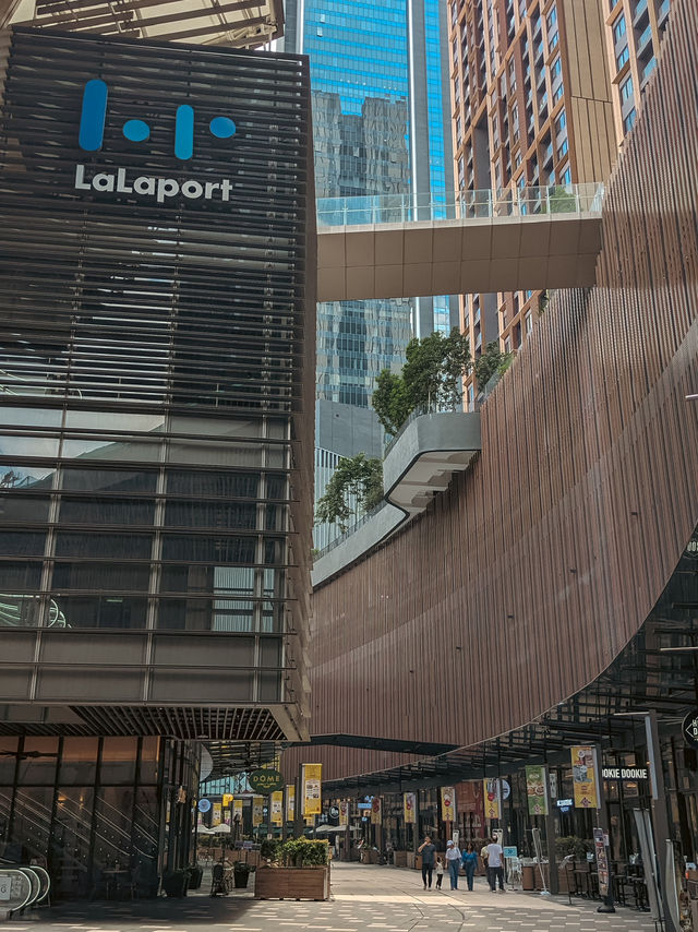 🇲🇾 Kuala Lumpur – Part 2: A City That Makes You Stay Longer Than Planned 🏙️⏳🌴 