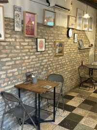 Kafe Kleptokrat with Stunning Swimming Pool and Greenery
