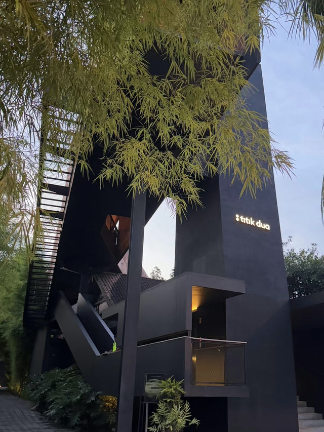  Modern Minimalism and Cultural Immersion at Titik Dua Bali