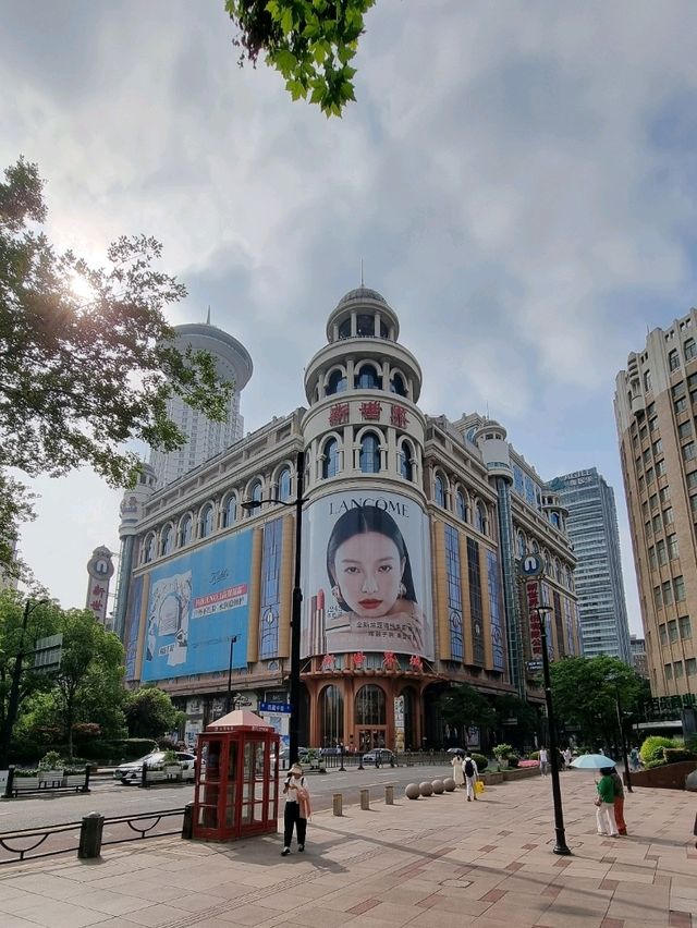 Nanjing Road Pedestrian Street: A Grand Architectural Stroll