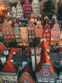 🇵🇱🌊 Gdańsk Escape: Poland’s Colorful Baltic Surprise on a Budget! 🌊🇵🇱