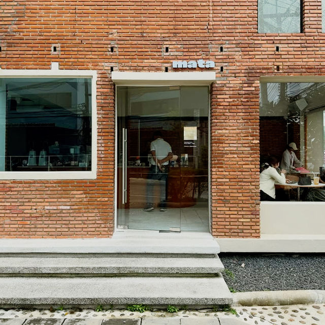 A Tropical Escape for Coffee Lovers