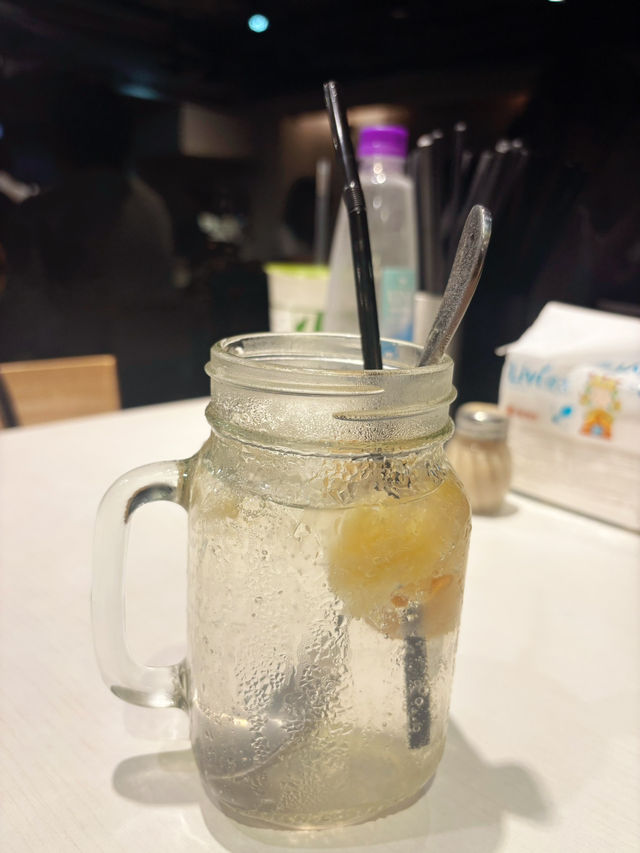 🍜巷弄裡的香港靈魂──《1976道地香港美食》，一頓晚餐，像飛了一趟香港