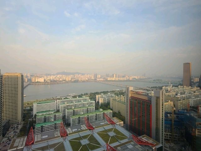 콘래드 서울 프리미엄킹 리버뷰 29F (제스트조식, 룸서비스, 일출뷰)