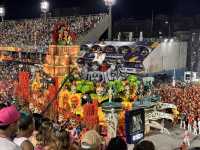 【Rio Carnival（リオのカーニバル）｜世界最大級の熱狂！音・光・色彩の祭典🎉】