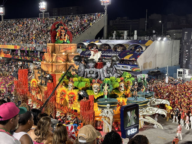【Rio Carnival（リオのカーニバル）｜世界最大級の熱狂！音・光・色彩の祭典🎉】