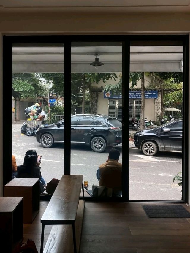 Low Battery Café