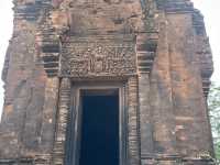 มนต์เสน่ห์ขอมโบราณกลางทุ่งอีสานใต้