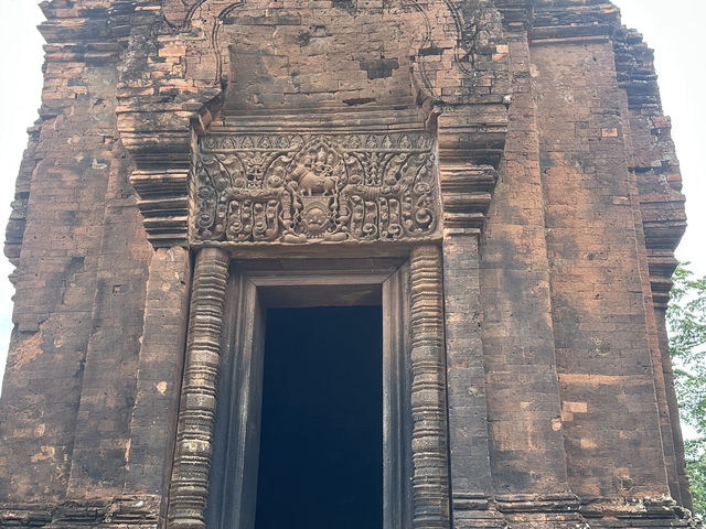 มนต์เสน่ห์ขอมโบราณกลางทุ่งอีสานใต้