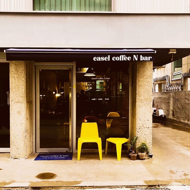 Easel coffee N bar
