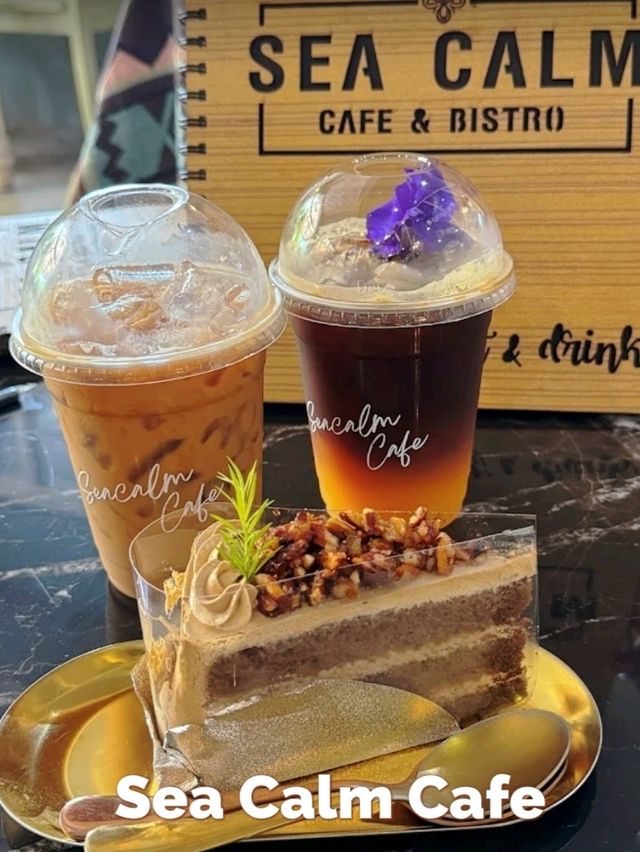 Sea Calm Cafe Phuket (ร้านสีคราม): คาเฟ่สไตล์ยุโรป