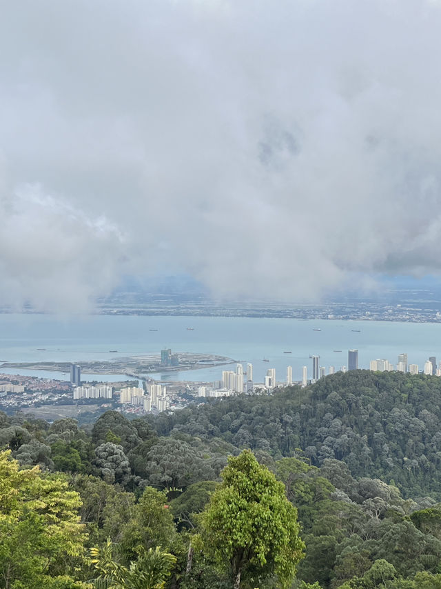 🚞 Penang Hill Funicular Ride — A Journey Through the Clouds ☁️🌿