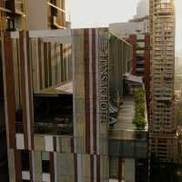 Organic Elegance and Urban Stillness