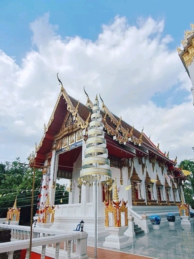 มาเมืองเก่าที่วัดมหาธาตุเพชรบูรณ์กันไหม?