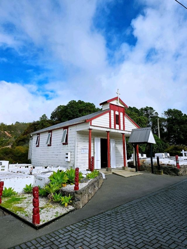 Whakarewarewa – The Living Māori Village by Lake Rotorua 