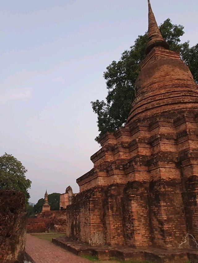 Sukhothai's Ghost General: War Dust, Crickeg Psalms And Art Of Surrender