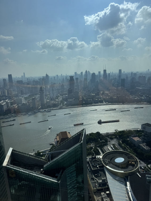 上海浦東麗思卡爾頓酒店 52 樓下午茶，高空之上的優雅食光