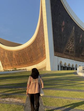 신성한 웅장함: 서수마트라 대모스크를 만나다