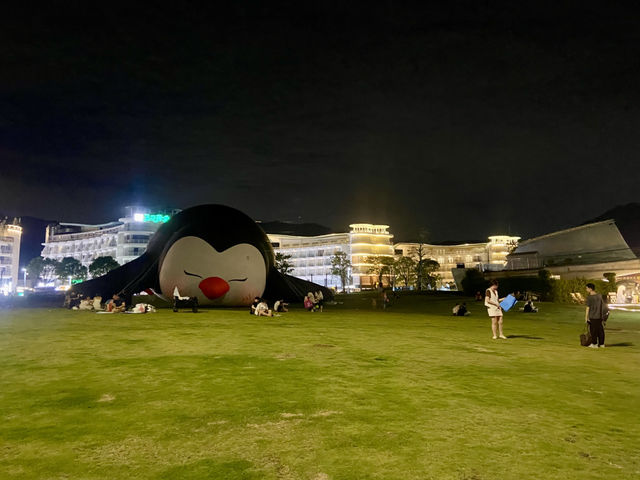 探索大梅沙濱海藝術小鎮夜生活 🌊✨🏖️🛍️ 探索大梅沙濱海藝術小鎮夜生活 🌊✨🏖️🛍️