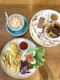 Labers Coffee Pergudangan, Industrial Chic Meets Local Comfort
