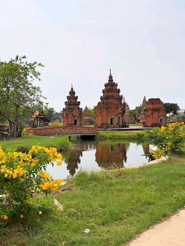 เมืองโบราณ (Muang Boran) เมืองโบราณ (Muang Boran)