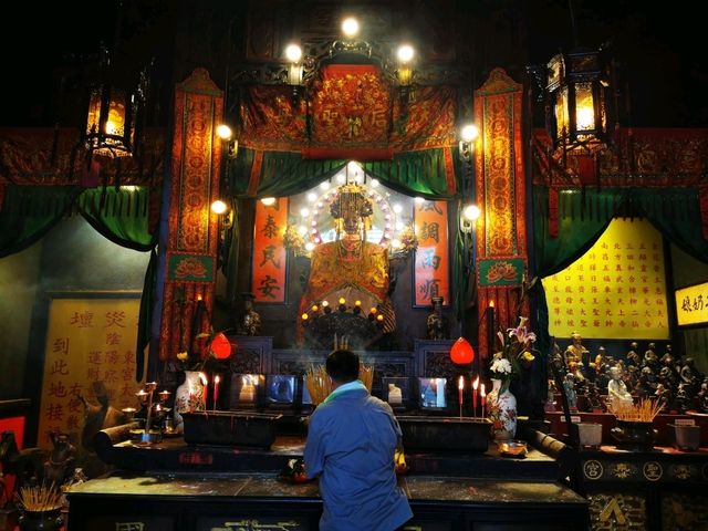 Yaumatei Tin Hau Temple (油麻地天后廟) 🙏✨