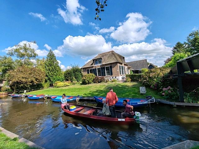 Giethoorn: A Unique Boating Experience