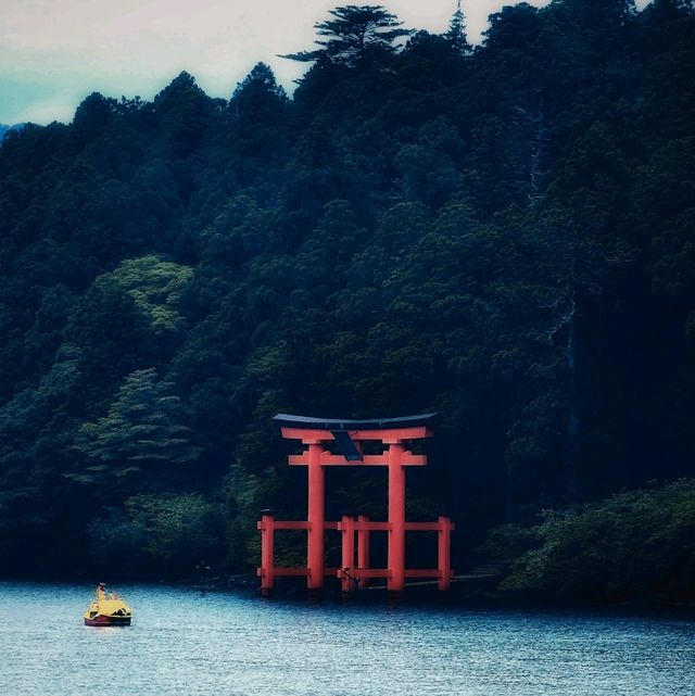 Hakone Lake Ashi: Peace Tori & Insta-Worthy Views 🚢✨