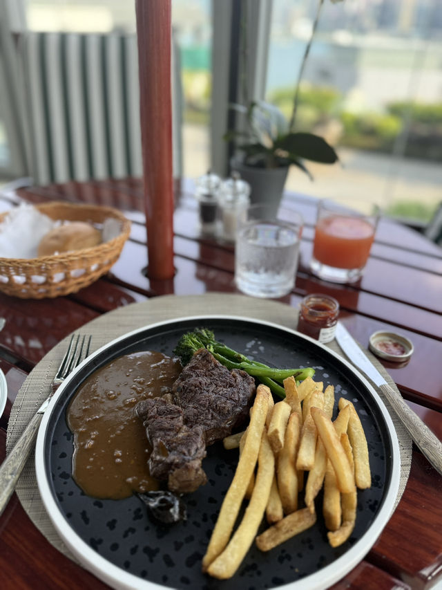 半島酒店極致Spa + pool side午餐體驗