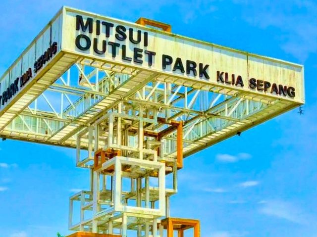 Sepang Itinerary | Cars, Shopping & Airport Stay