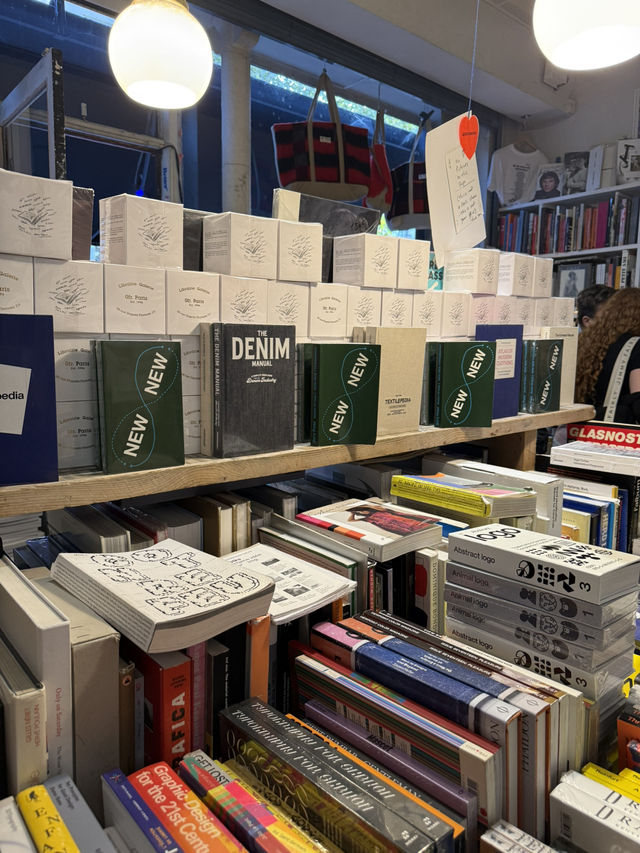【パリで最もお洒落な本屋”Ofr.paris ”】