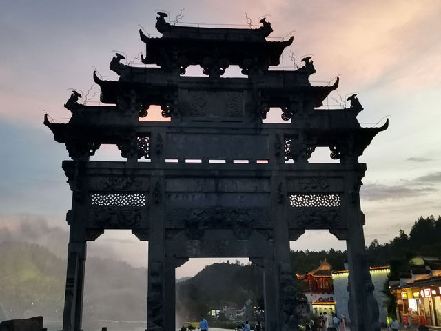 夕暮れ時が幻想的な世界遺産の村　西递村