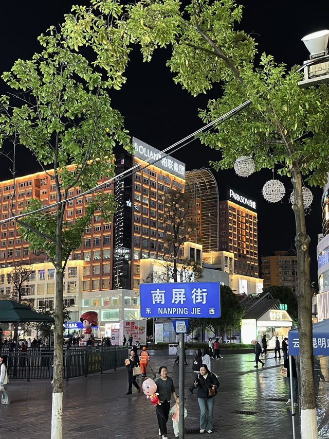 Kunming Night : Chill Lights & Cool Vibes