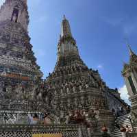 📍泰國曼谷|鄭王廟☀️ 陽光替寺上了一層金