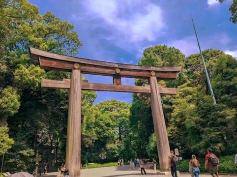 A Peaceful Escape in the Heart of Tokyo — Meiji Jingu Shrine