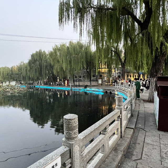 A Relaxing City Walk by the Springs — Qushuiting Street（曲水亭街）